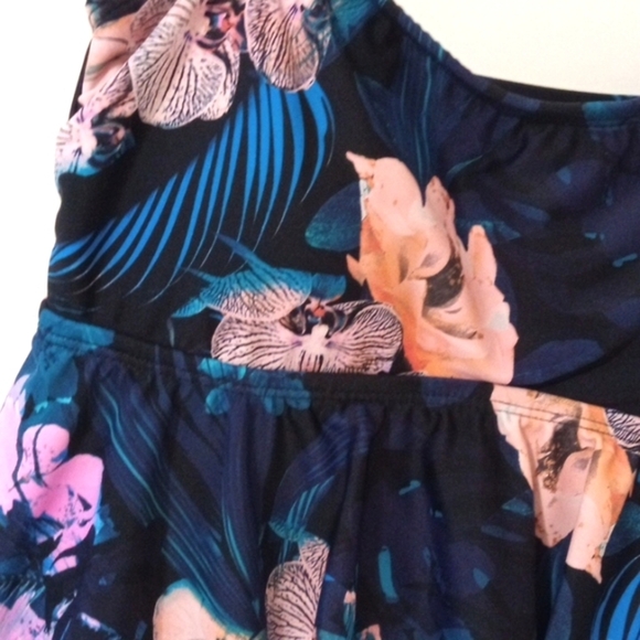 ISLAND ESCAPE MACYS BLACK FLORAL TIERED REMOVABLE STRAPS TANKINI TOP SIZE 6 NWT - Picture 5 of 7